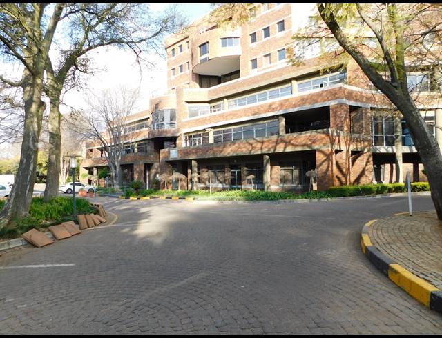 542M² OFFICE TO LET IN PARKTOWN